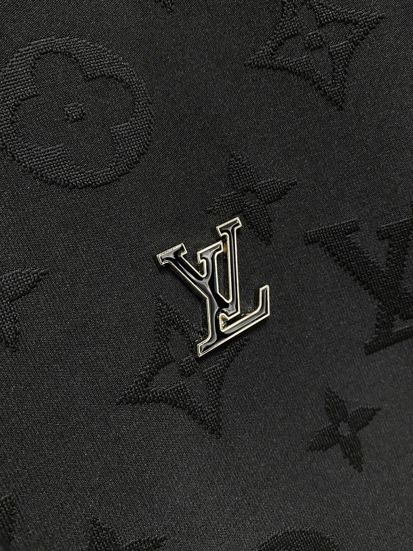 🅿️720 LV 2025 autumn and winter new counter, the same casual Tencel cotton fabric suit, breathable, comfortable and casual! Full of high-end feel! The details are exquisite and high-end, and the workmanship is impeccable! The original high-end fabric is very high-end! The fabric is crisp, anti-wrinkle and wear-resistant, warm, neat and stylish. Everyone must buy a set this autumn and winter. They must look cool and cool when wearing it. This is a model that we highly recommend! M-3XL